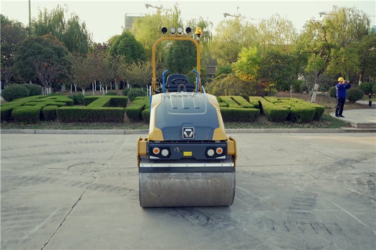 XCMG official manufacturer vibratory roller mini road roller XD120 for European and American price